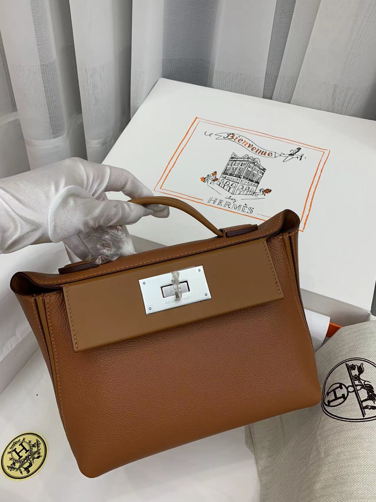 Hermes Kelly Mini 2424 21cm Handbag in Brown Clemence Leather 